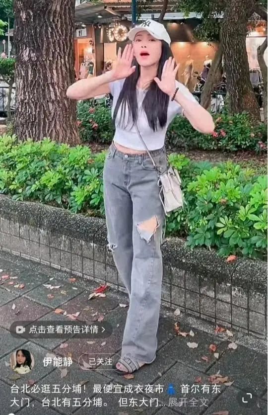  伊能靜帶女兒買平價(jià)衣服吃路邊攤接地氣，8歲米粒身高超媽媽肩膀